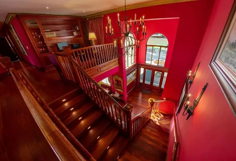 ペンション Swallow Cliff Hall