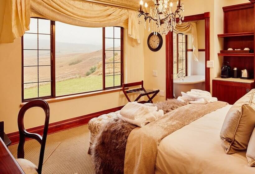 بنسيون Swallow Cliff Hall