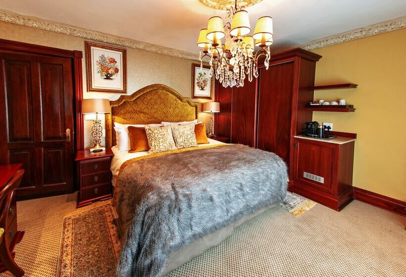 بنسيون Swallow Cliff Hall