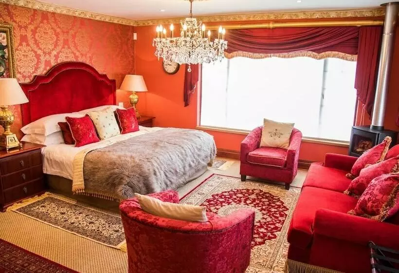 ペンション Swallow Cliff Hall