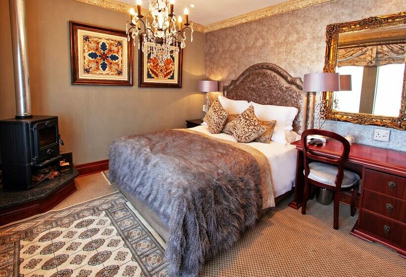 بنسيون Swallow Cliff Hall