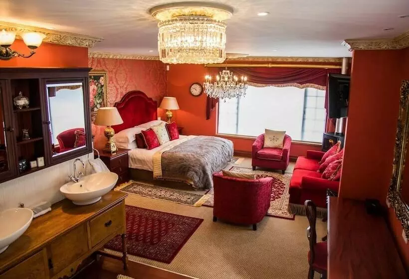 ペンション Swallow Cliff Hall