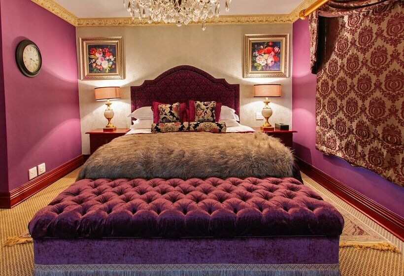 بنسيون Swallow Cliff Hall