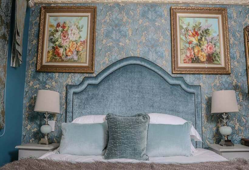 بنسيون Swallow Cliff Hall