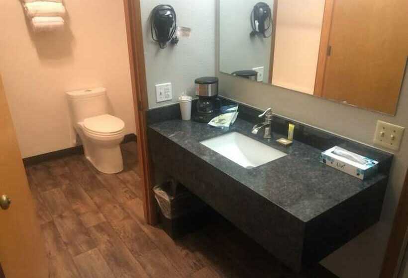 Отель Lakeshore Lodge