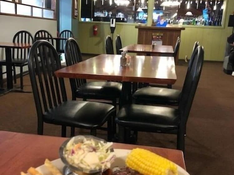 Отель Lakeshore Lodge