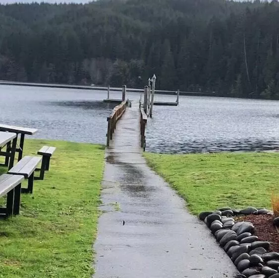 Hotelli Lakeshore Lodge