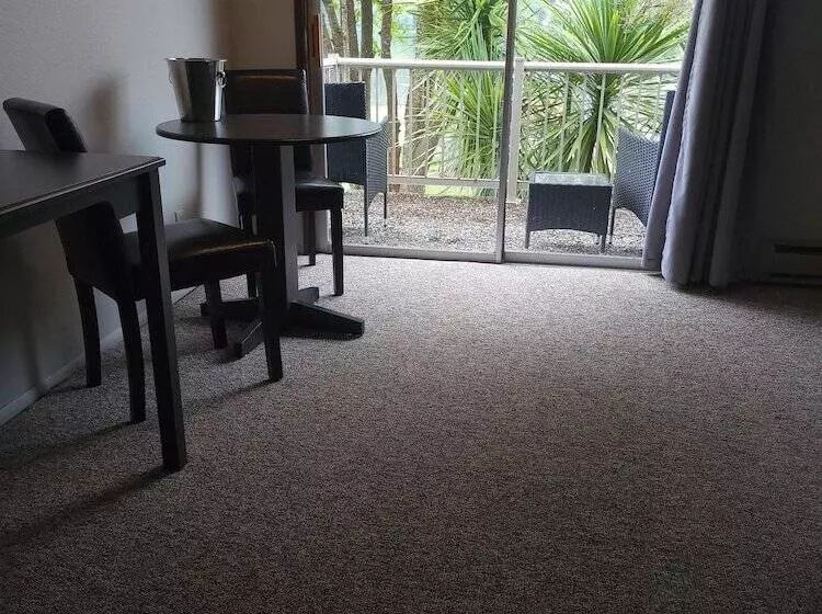 Hotelli Lakeshore Lodge