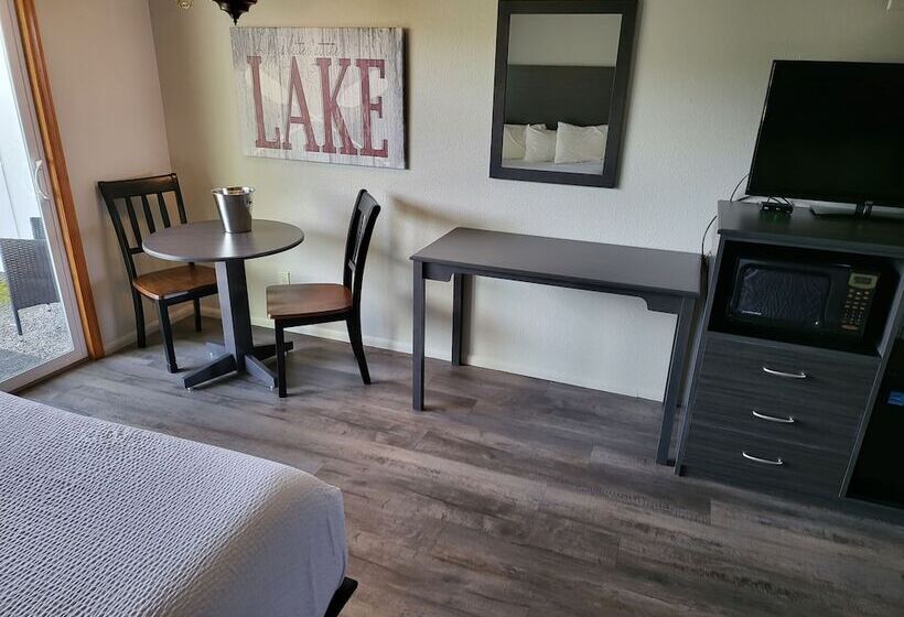 Отель Lakeshore Lodge