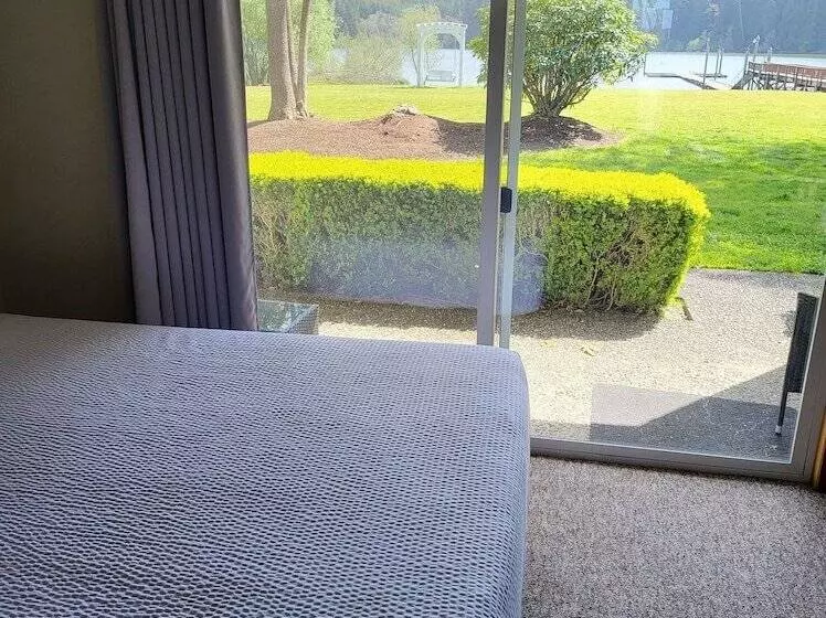 Hotelli Lakeshore Lodge