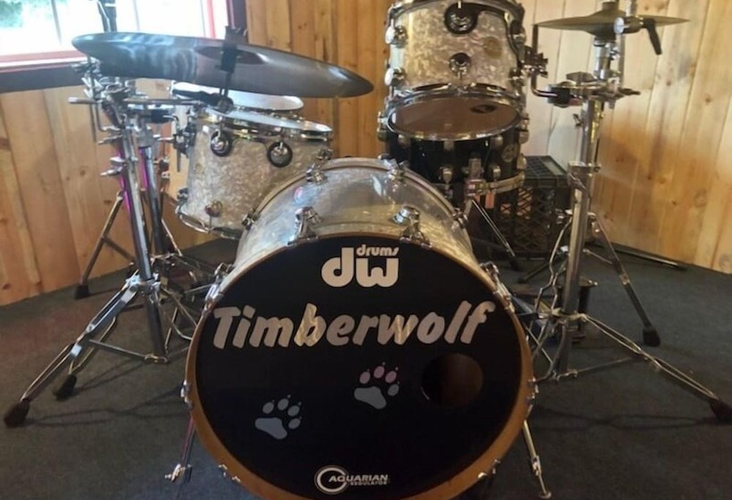 Отель Lakeshore Lodge