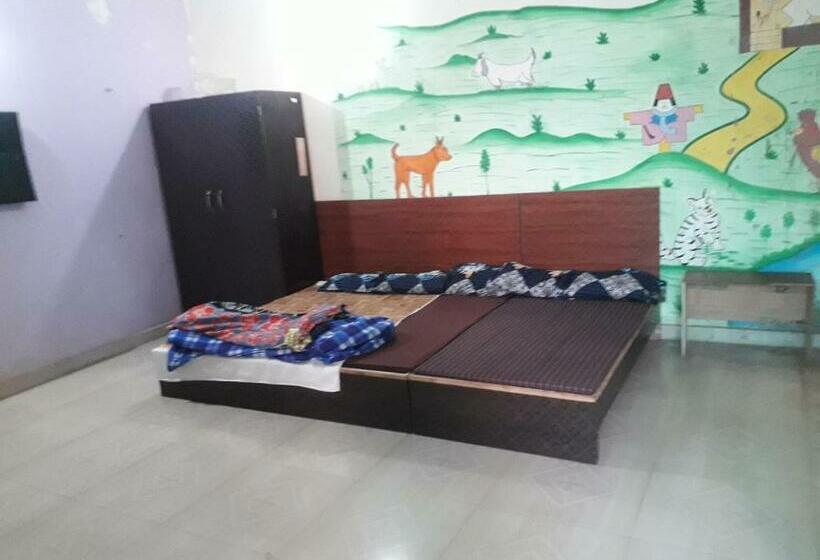 Hotelli Oyo 85305 Jiyanshi Guest Houses