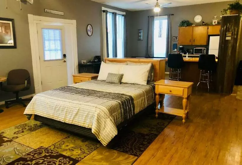 ホテル Salmon River Inn