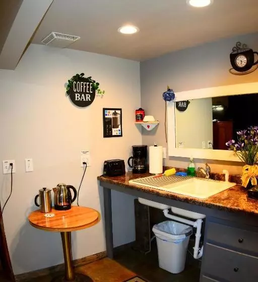 ホテル Salmon River Inn