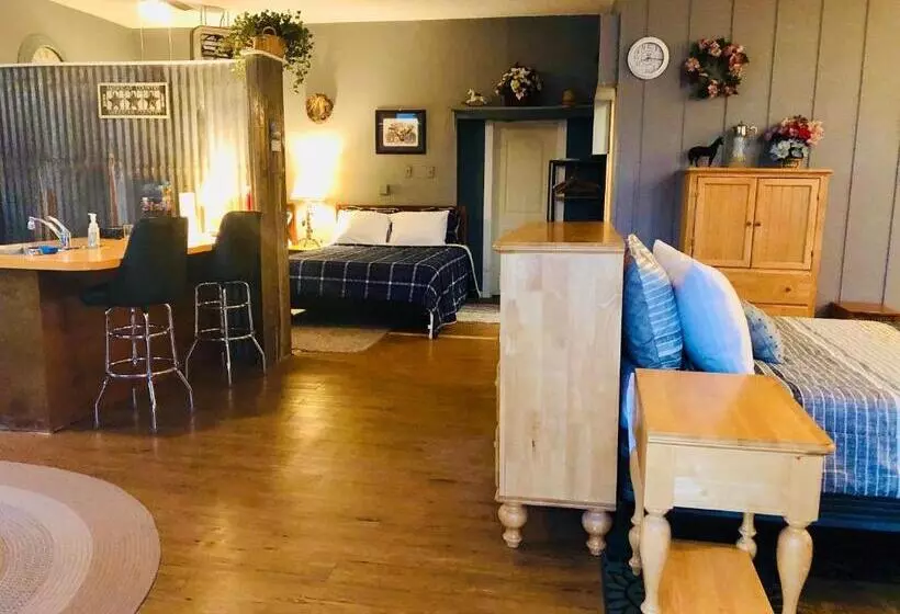 ホテル Salmon River Inn