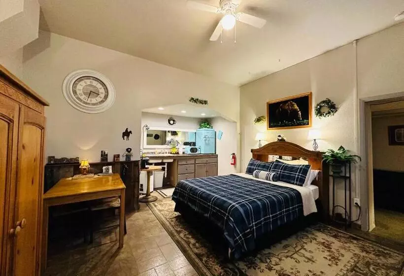 ホテル Salmon River Inn