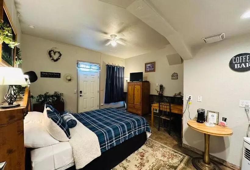 ホテル Salmon River Inn