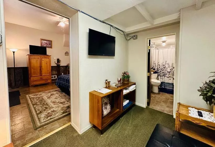 ホテル Salmon River Inn