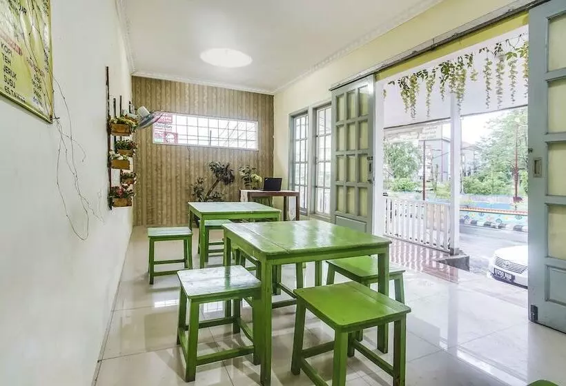 Hotelli Spot On 90896 Griya Atu Syariah