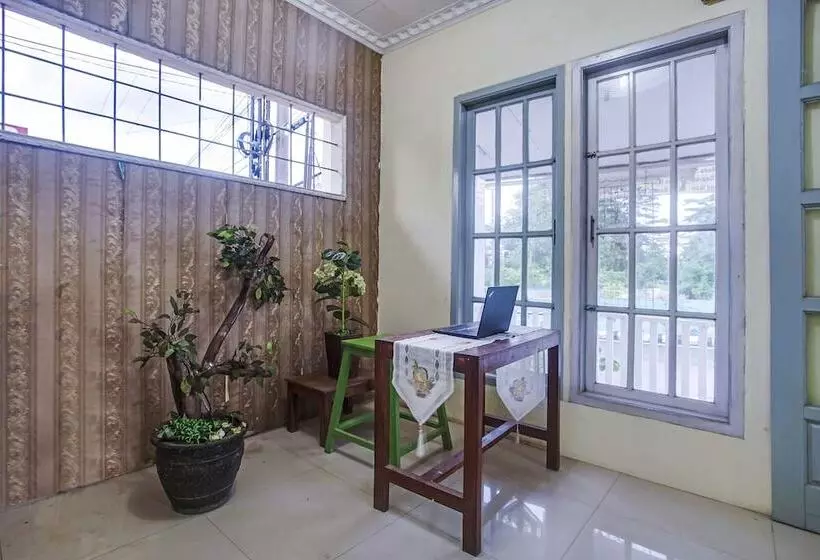 Hotelli Spot On 90896 Griya Atu Syariah