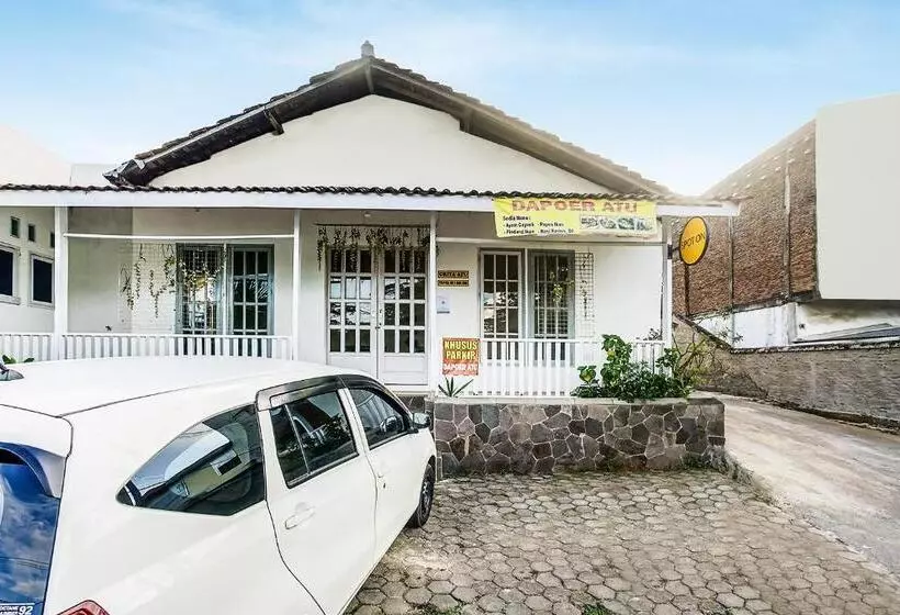 Hotelli Spot On 90896 Griya Atu Syariah