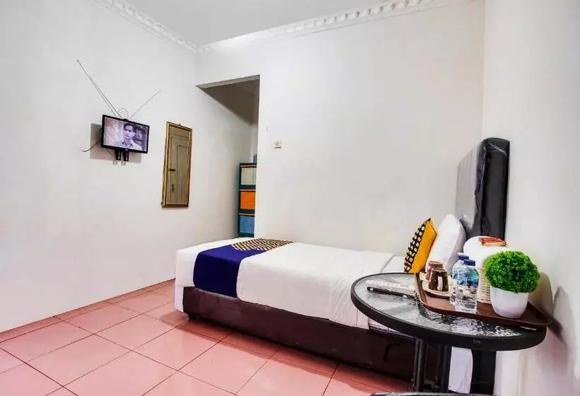 Hotelli Spot On 90896 Griya Atu Syariah