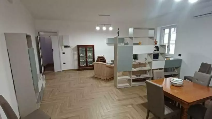 Aamiaismajoitus (B&B) La Corte Dell Orologio