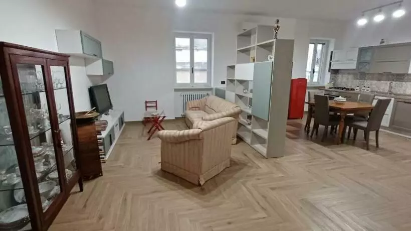 Aamiaismajoitus (B&B) La Corte Dell Orologio