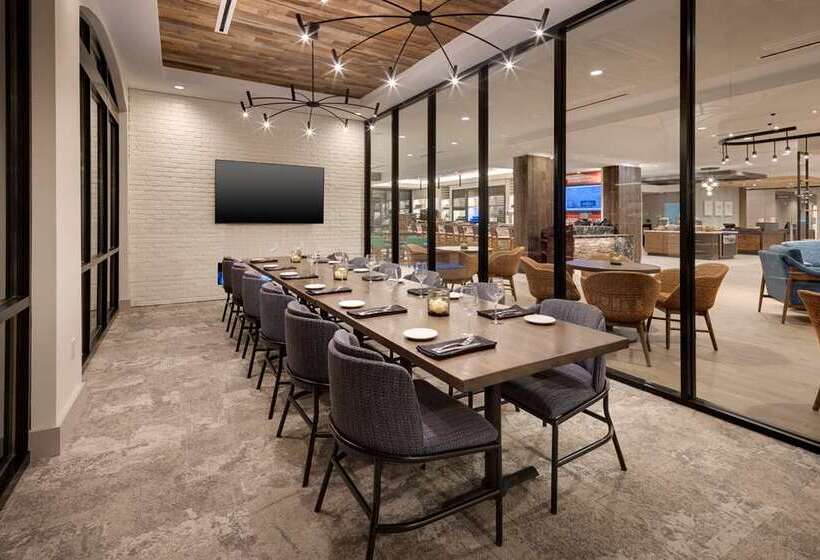 Отель Hilton Garden Inn Haymarket