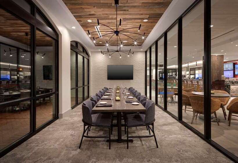 Отель Hilton Garden Inn Haymarket