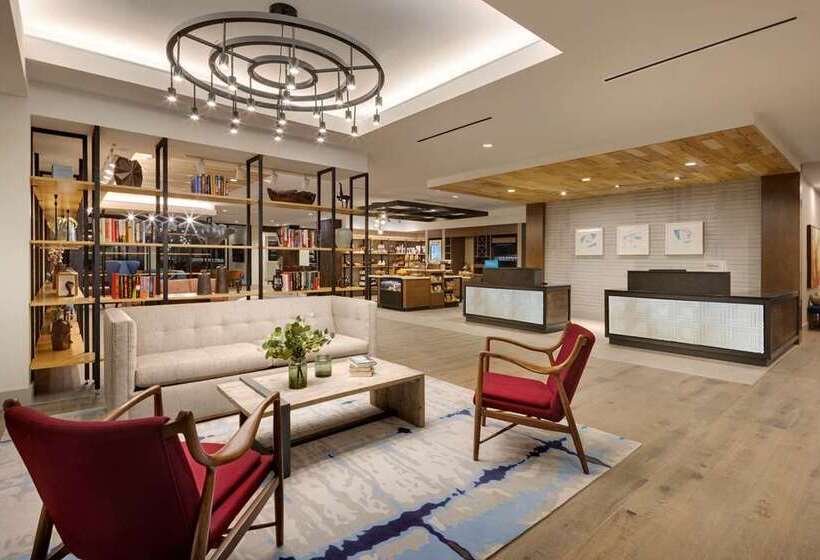 Отель Hilton Garden Inn Haymarket