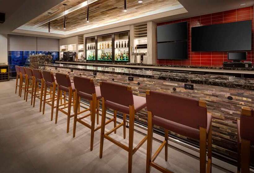 Отель Hilton Garden Inn Haymarket