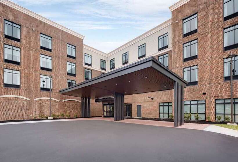 Отель Hilton Garden Inn Haymarket