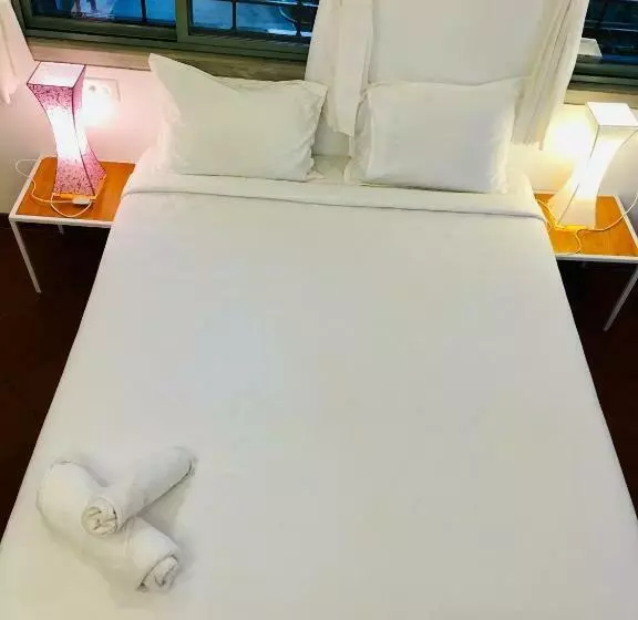 ペンション The Canopy Guest House
