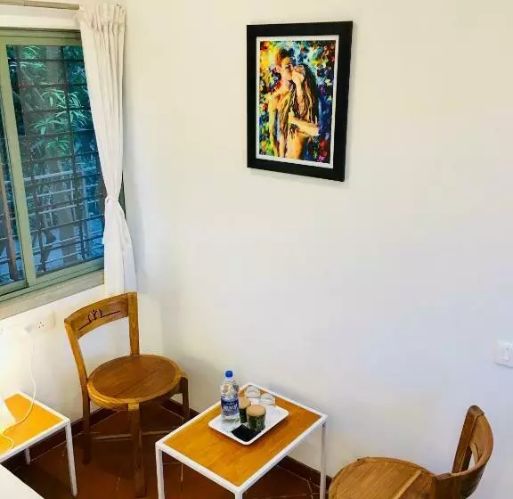 ペンション The Canopy Guest House