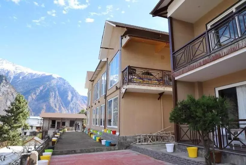 Tathastu Maitri Ski Resort & Hotel, Joshimath