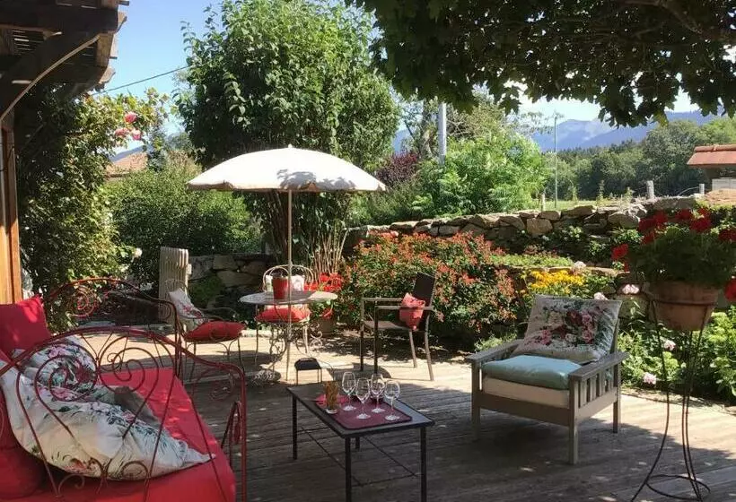 تختخواب و صبحانه Chez La Nanie