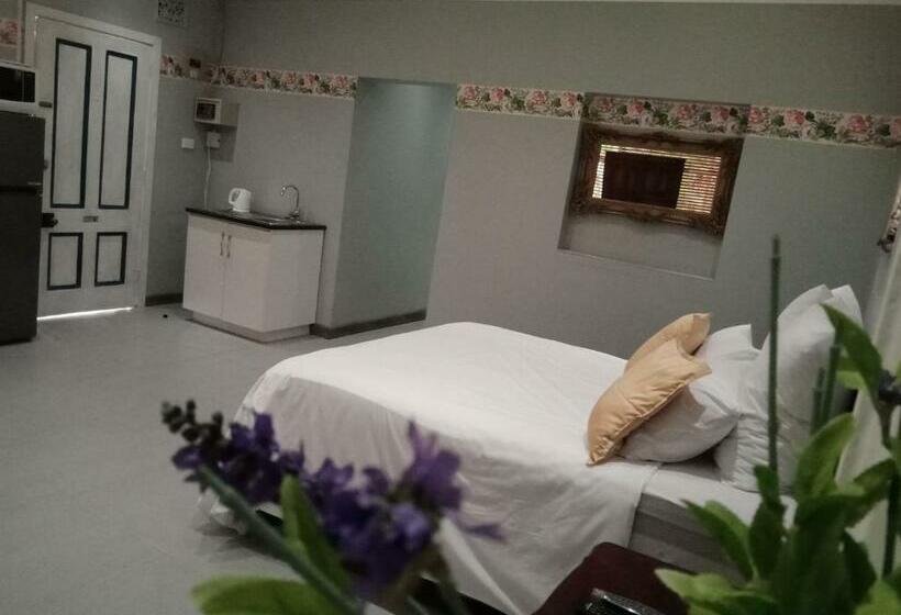 مبيت وإفطار Heroes Garden Lodge