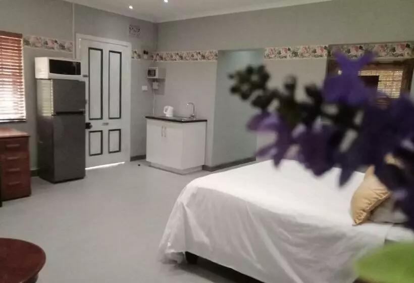 Aamiaismajoitus (B&B) Heroes Garden Lodge