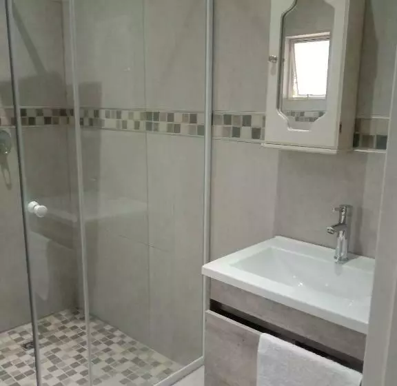 Aamiaismajoitus (B&B) Heroes Garden Lodge