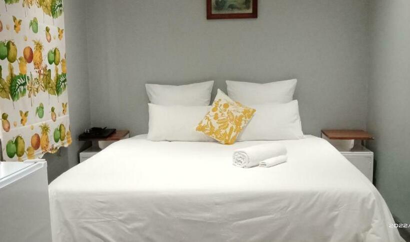 مبيت وإفطار Heroes Garden Lodge