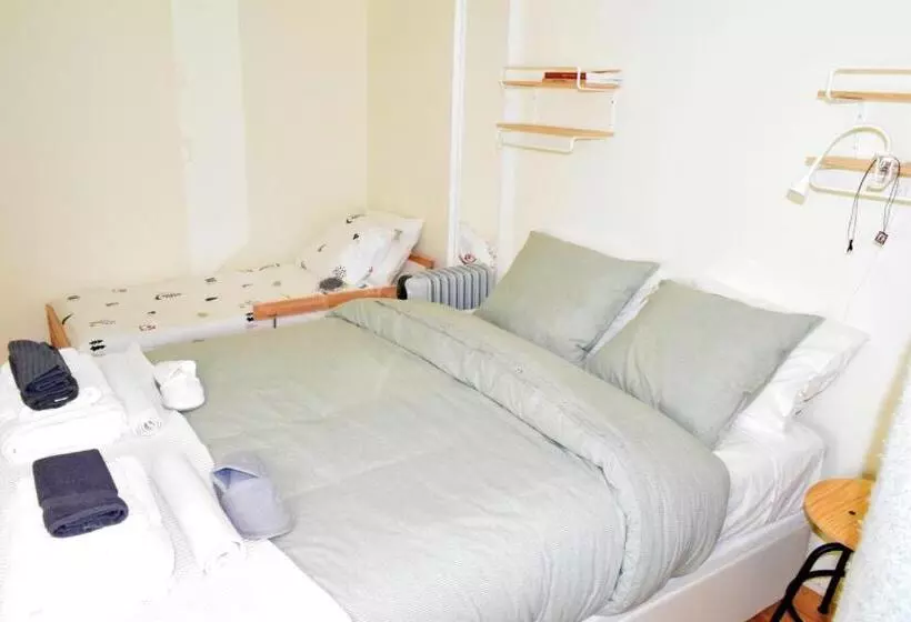 تختخواب و صبحانه Majesticlara Lisbon Guest House