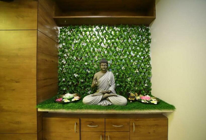 ホテル The Oaks Comforts