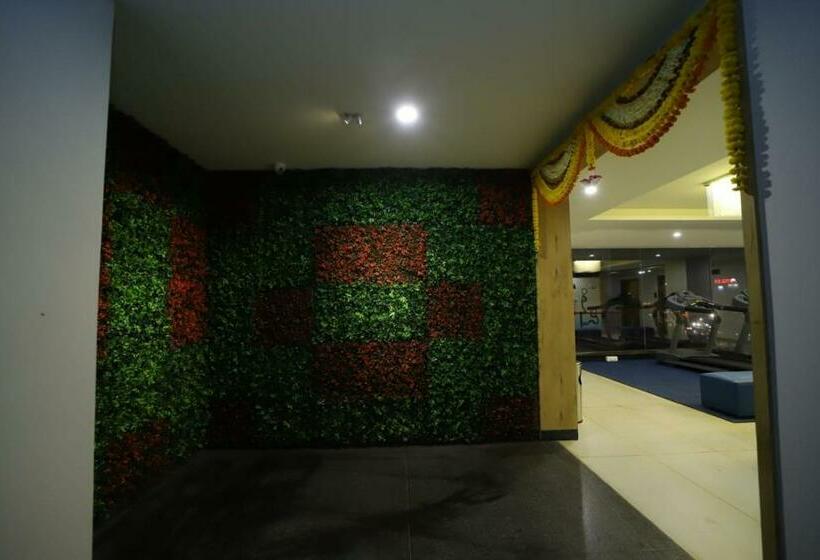 ホテル The Oaks Comforts