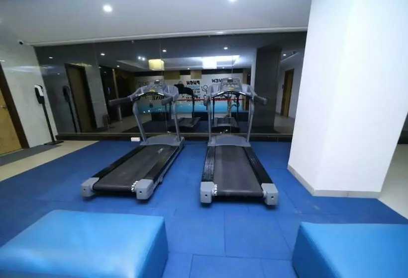 هتل The Oaks Comforts