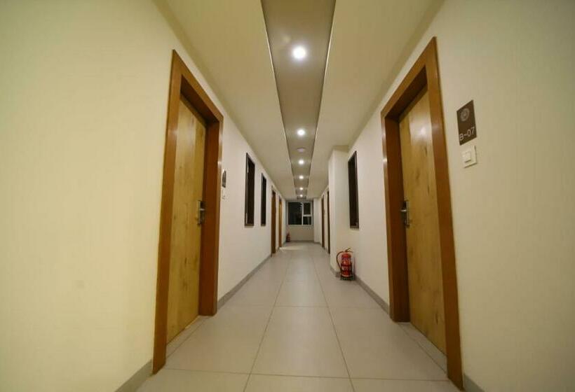 ホテル The Oaks Comforts