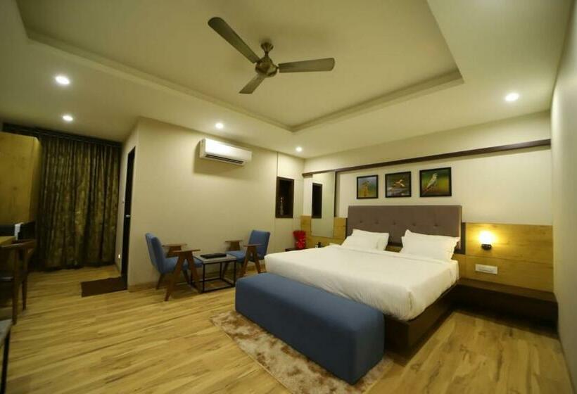 ホテル The Oaks Comforts