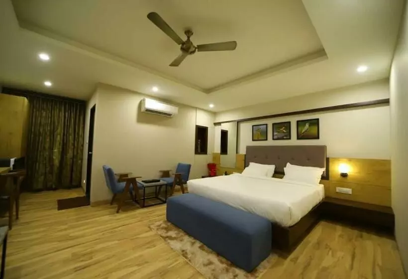 هتل The Oaks Comforts