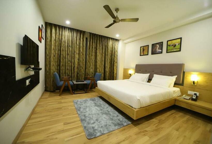 ホテル The Oaks Comforts