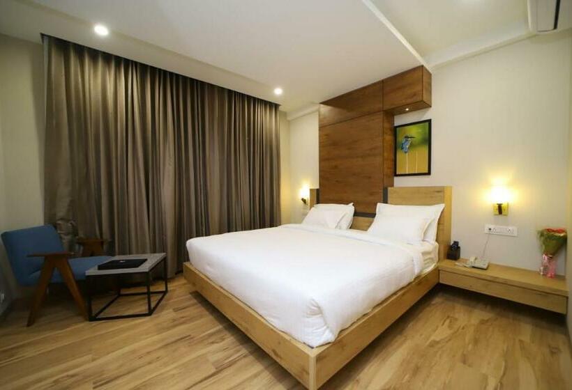 ホテル The Oaks Comforts